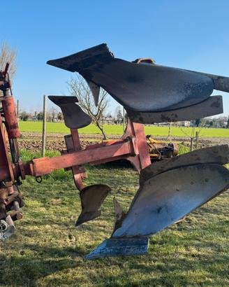 Aratro monovomere voltaorecchio.