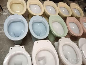 Water e bidet bianchi e colorati