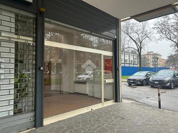 NEGOZIO A BOLOGNA
