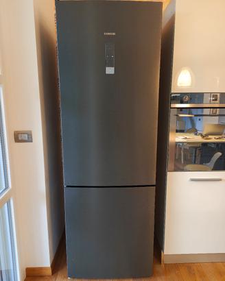 Frigorifero Siemens KG49NXX4A