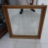 specchio con cornice antica