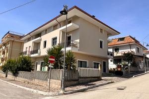 Casa singola su più piani classe A - 660 mq circa