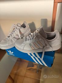 Sneaker Adidas grand court