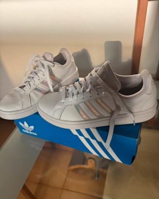 Sneaker Adidas grand court
