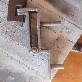 Staffa antifurto blocco pedaliera