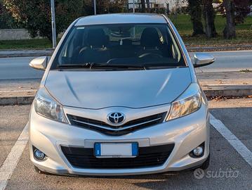 TOYOTA YARIS BENZINA  prezzo € 8500,00