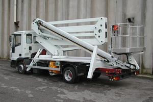 Piattaforma autocarrata Isoli PNT 27.14 TRATTABILE