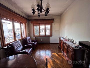 Porzione di casa al piano primo con terrazza e gar