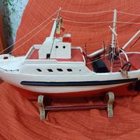 Barca Peschereccio In Legno