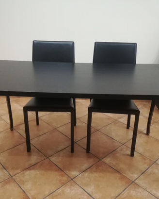 Tavolo soggiorno marrone scuro