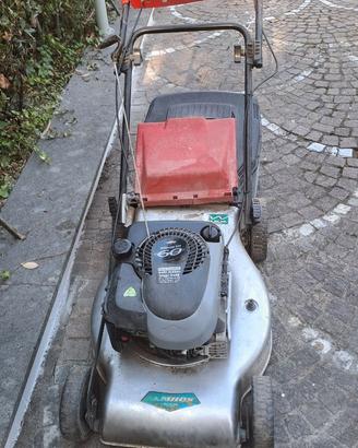 rasaerba a motore