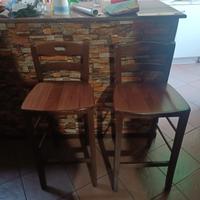 Coppia sgabelli in legno massello.