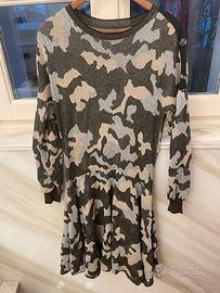 abito mimetico a sfondo argentato