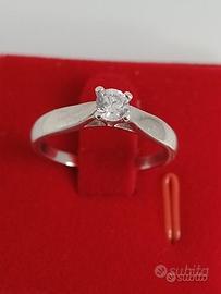 Anello solitario argento