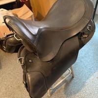 Sella inglese in pelle nera,monta inglese