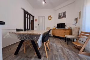 Luminoso trivano con ampia cucina