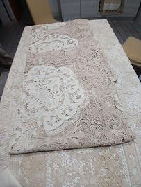 Coperta     13 grappoli e tovaglia  di Burano