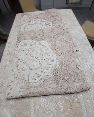 Coperta     13 grappoli e tovaglia  di Burano
