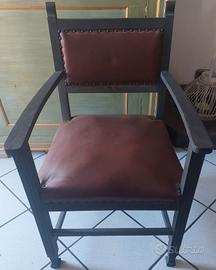 Poltrona antica in pelle rossa 