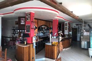 Ristorante pizzeria arredato completo di tutto