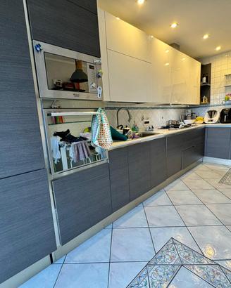Cucina Veneta rovere grigio/laccato bianco lucido