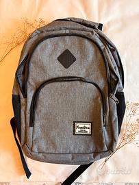 Zaino grigio unisex capiente con tasche