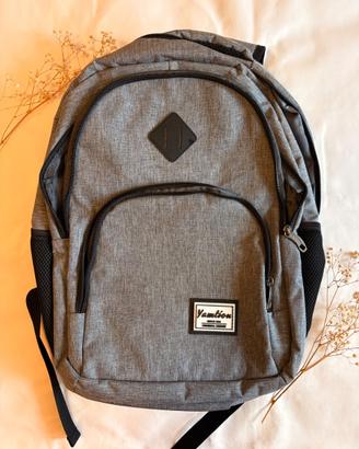 Zaino grigio unisex capiente con tasche