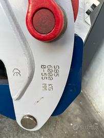 Pinza sollevamento lamiera