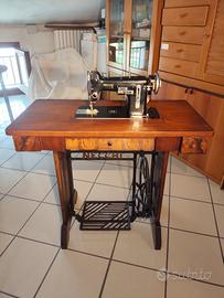 Macchina da Cucire Necchi anni '50 con mobile
