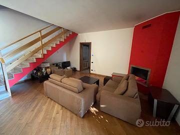 Graziosa e ampia villa bifamigliare