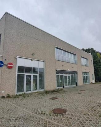 Immobile in asta di 973 m² a Tradate