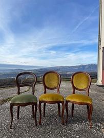 Sedie in legno e velluto