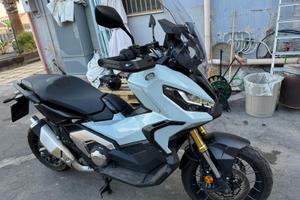 Xadv 750