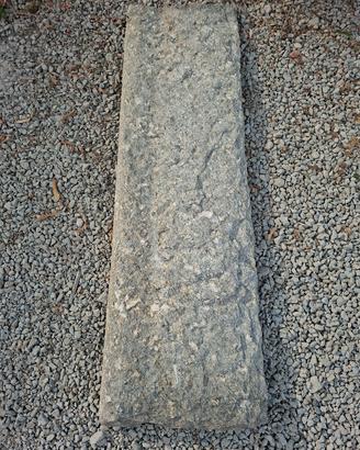 scaĺini vecchi in pietra