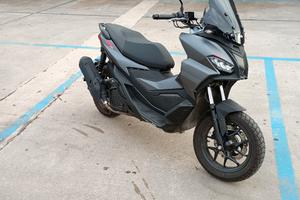 Aprilia SR gt 200