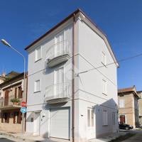 3 LOCALI A PORTO SAN GIORGIO