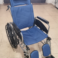 Sedia a rotelle ripiegabile