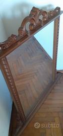 Specchio antico in legno intagliato