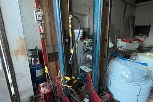 Ponte sollevatore auto usato in condizioni buone