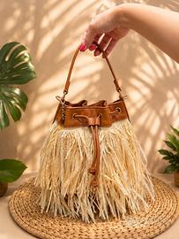 Borsa secchiello boho in rafia – frange
