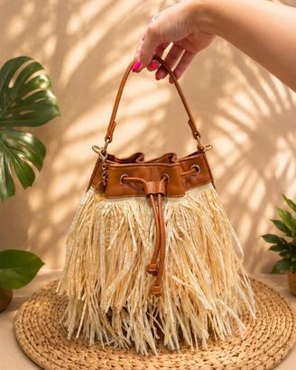 Borsa secchiello boho in rafia – frange