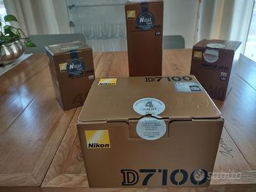 Kit fotografico Nikon D7100 con tre obiettivi