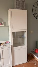 Mobile credenza con anta in vetro