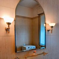 specchio ed accessori per bagno