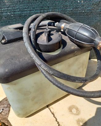 serbatoio per olio  oppure  per benzina