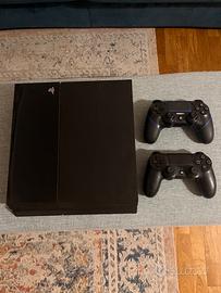 PlayStation 4 + due controlli