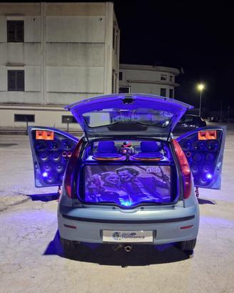 Fiat punto con impianto stereo