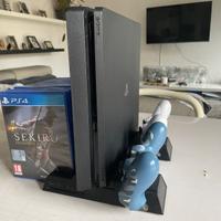 PS4 (1Tb) + 2 Joystick + Dock di ricarica + Giochi