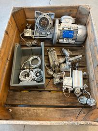 Motori e riduttori, cilindri e elettrovalvole.