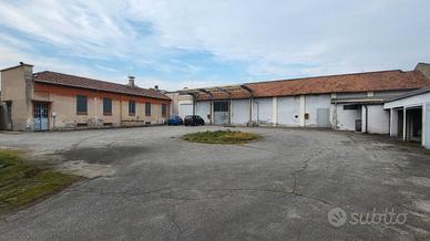 Immobile Commerciale - uffici, magazzini, cortile